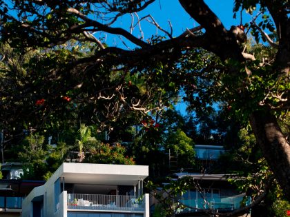 A Stunning and Remarkable Contemporary Home with Luminous Interior in Golden Coast