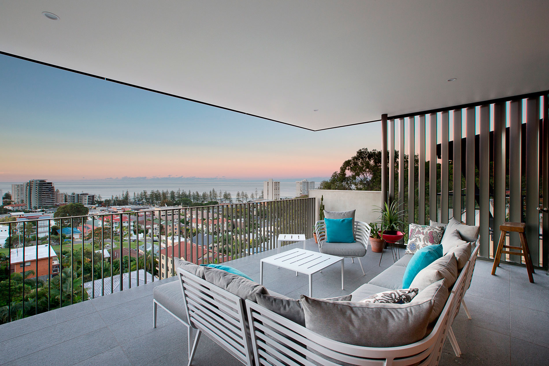 A Stunning and Remarkable Contemporary Home with Luminous Interior in Golden Coast by Jamison Architects (10)
