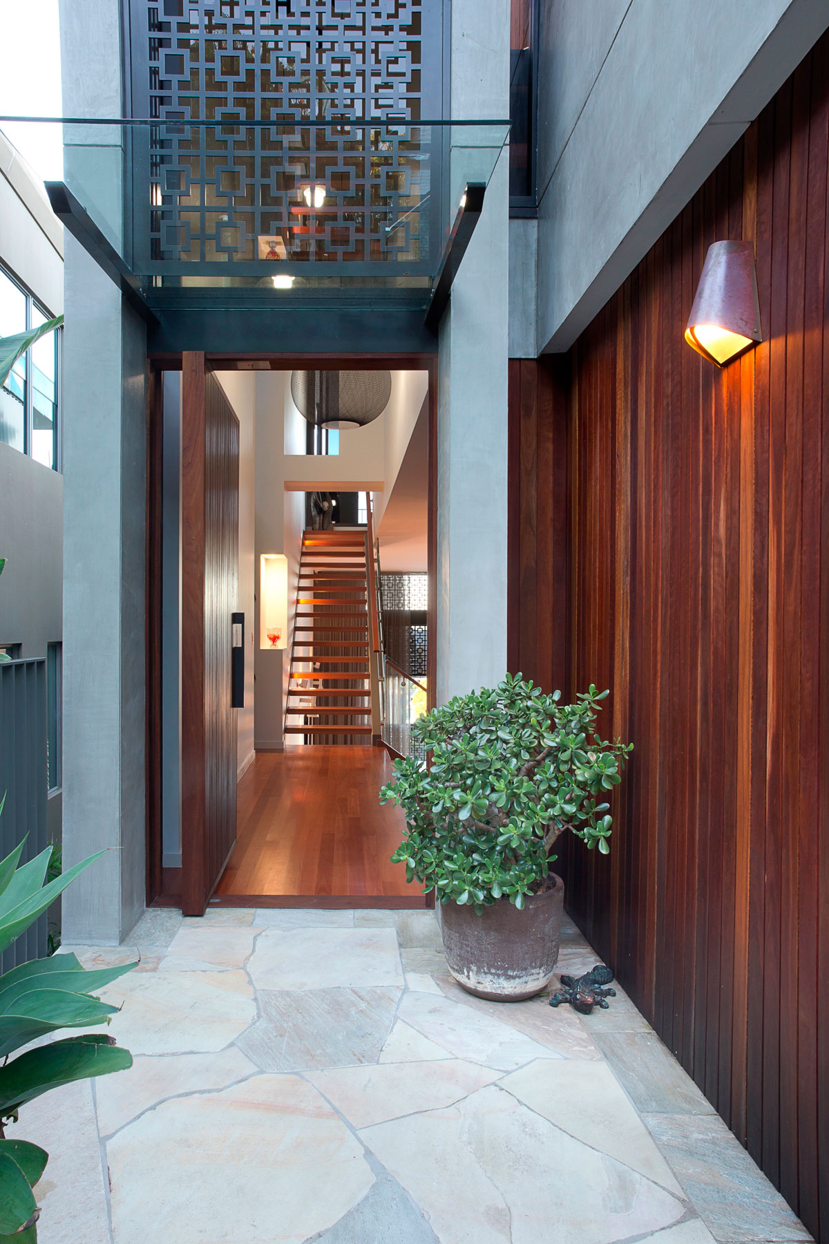 A Stunning and Remarkable Contemporary Home with Luminous Interior in Golden Coast by Jamison Architects (3)