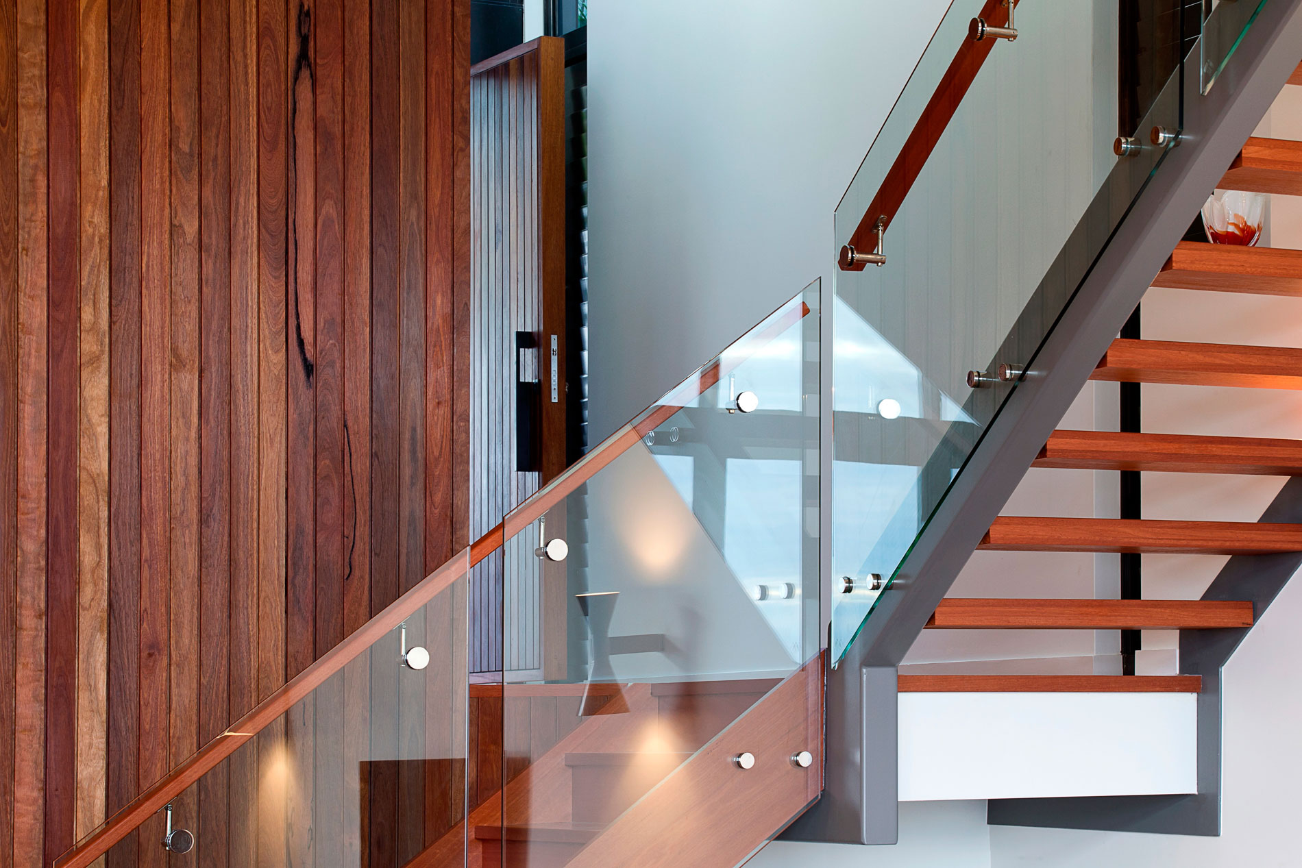 A Stunning and Remarkable Contemporary Home with Luminous Interior in Golden Coast by Jamison Architects (7)