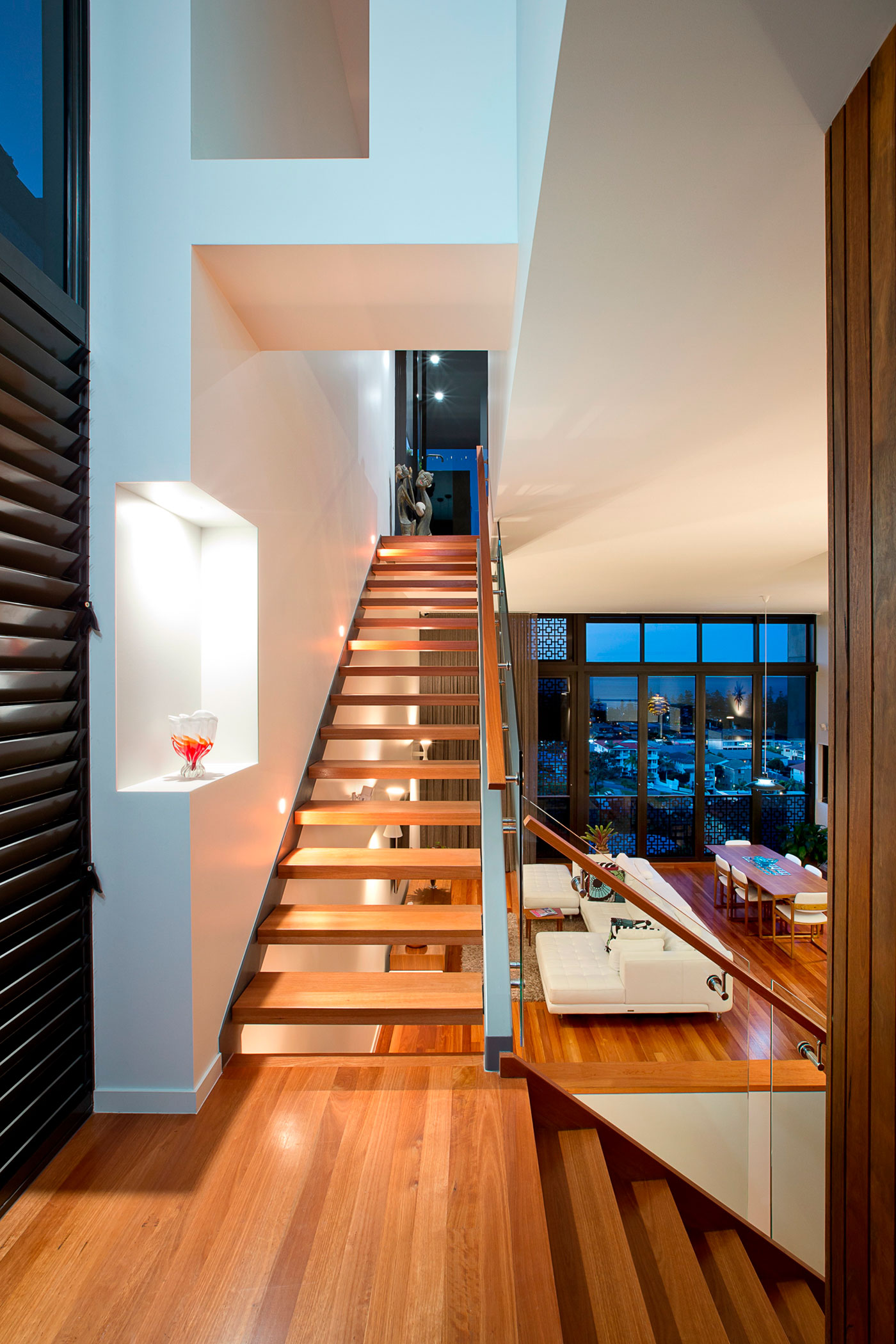 A Stunning and Remarkable Contemporary Home with Luminous Interior in Golden Coast by Jamison Architects (8)