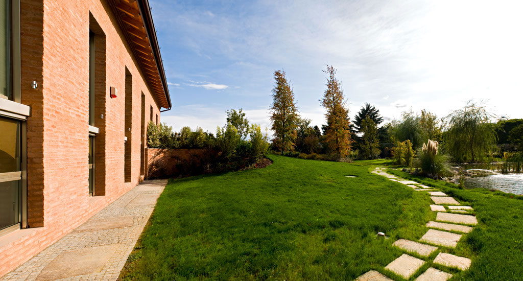 A Stunning and Spacious Contemporary Home in Maristella, Italy by Persico Studio (4)