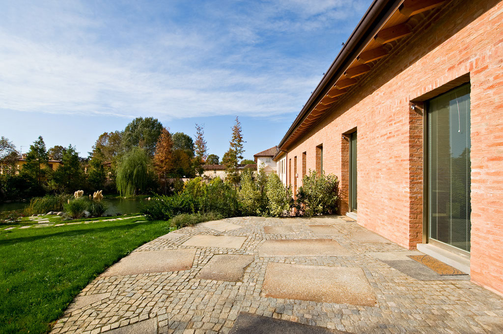 A Stunning and Spacious Contemporary Home in Maristella, Italy by Persico Studio (5)