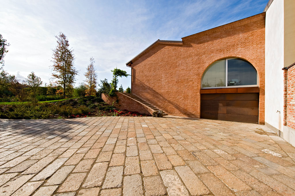A Stunning and Spacious Contemporary Home in Maristella, Italy by Persico Studio (6)