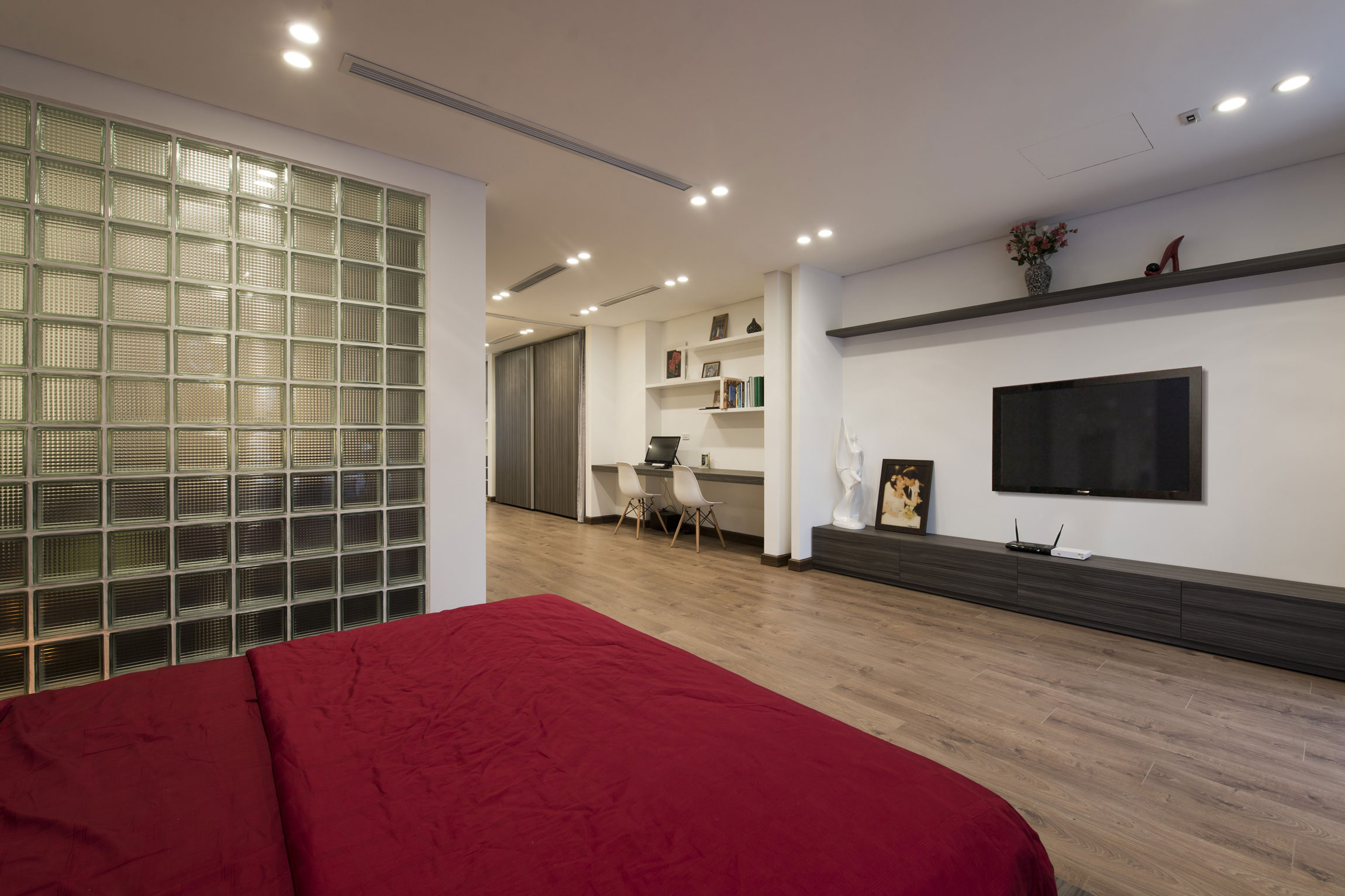 A Stunning and Spacious House with Open Spaces and Natural Light in Yen So, Vietnam by I.House Architecture and Construction (16)