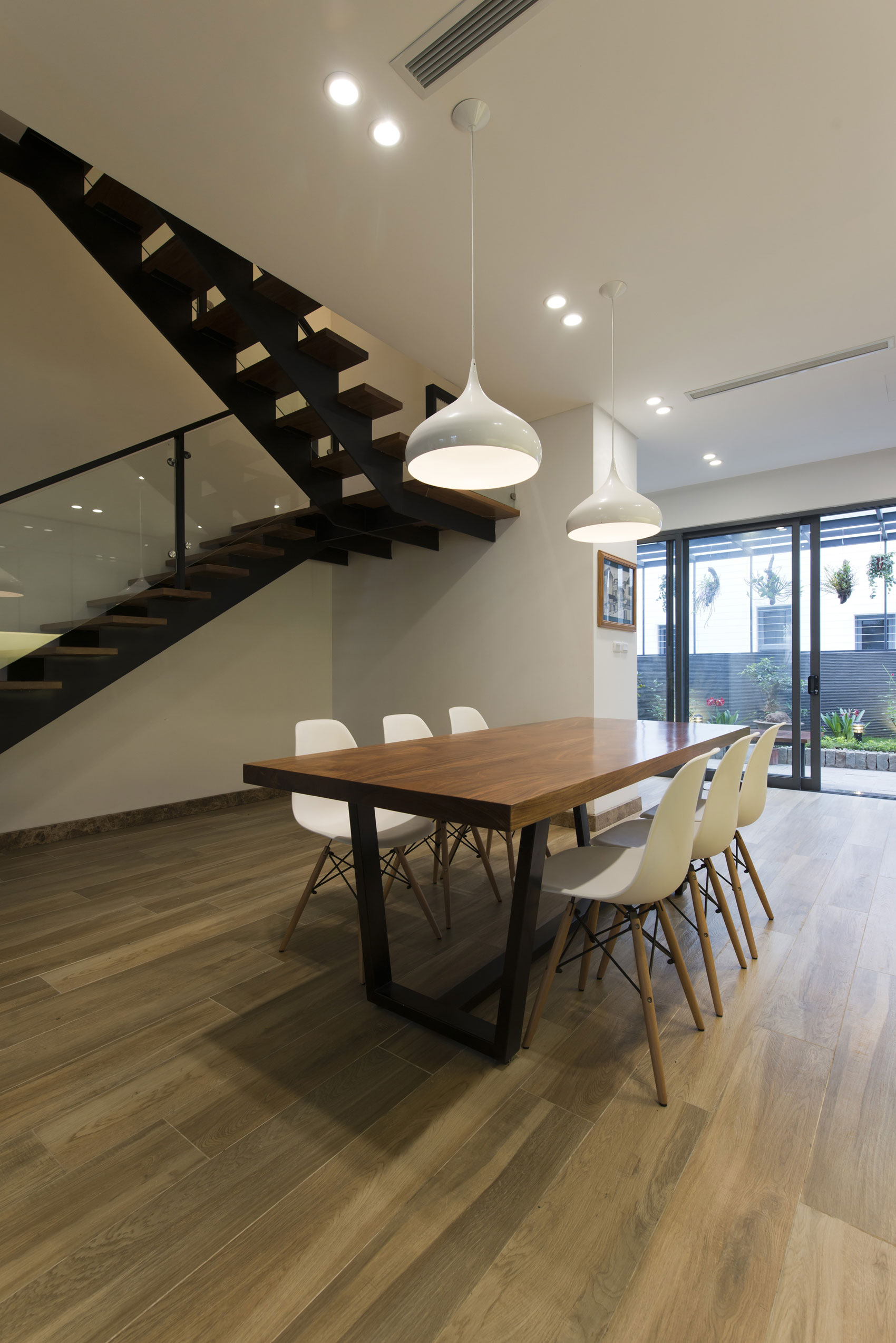 A Stunning and Spacious House with Open Spaces and Natural Light in Yen So, Vietnam by I.House Architecture and Construction (4)