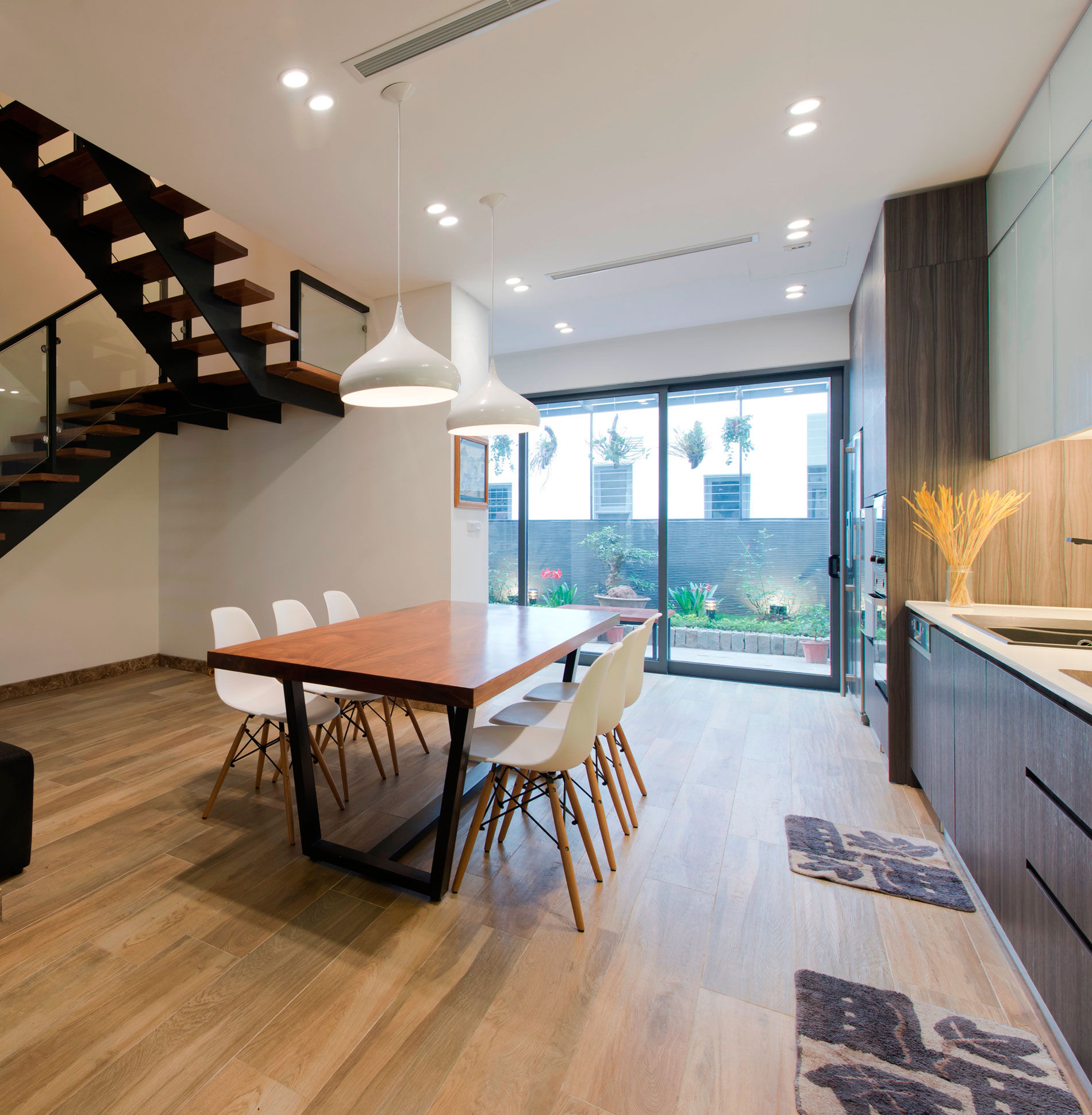 A Stunning and Spacious House with Open Spaces and Natural Light in Yen So, Vietnam by I.House Architecture and Construction (5)