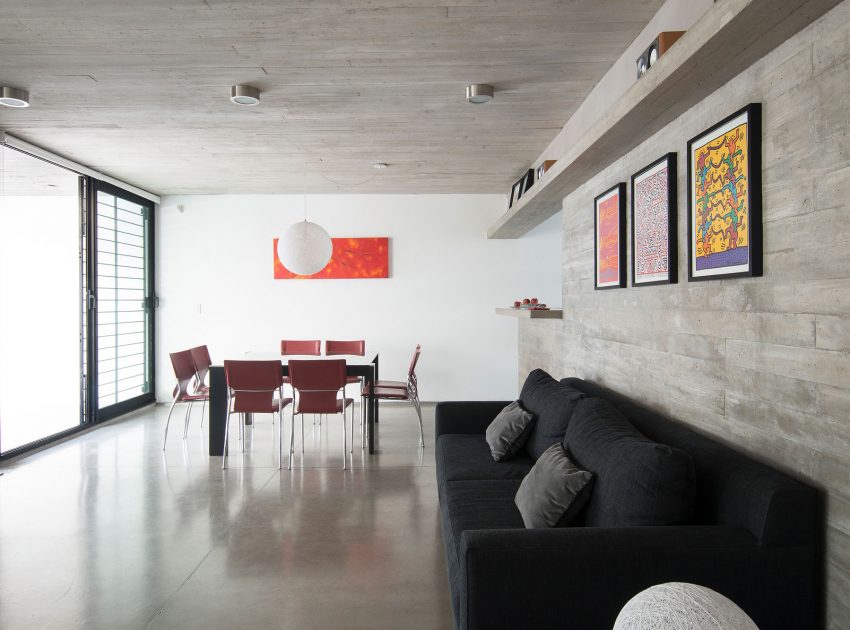 A Stylish Concrete House with a Courtyard and Pool in Buenos Aires by BAK Arquitectos (10)