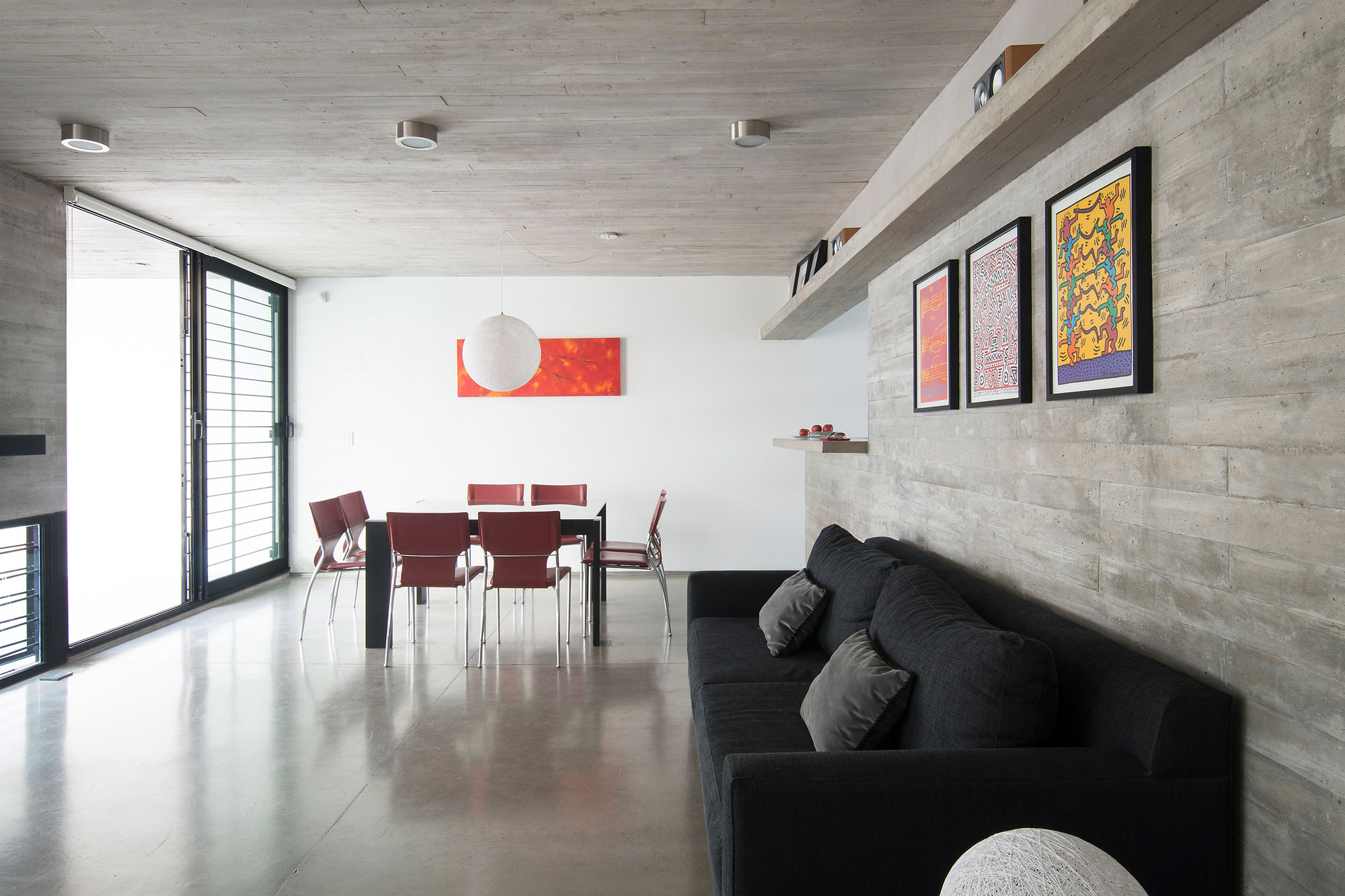 A Stylish Concrete House with a Courtyard and Pool in Buenos Aires by BAK Arquitectos (10)