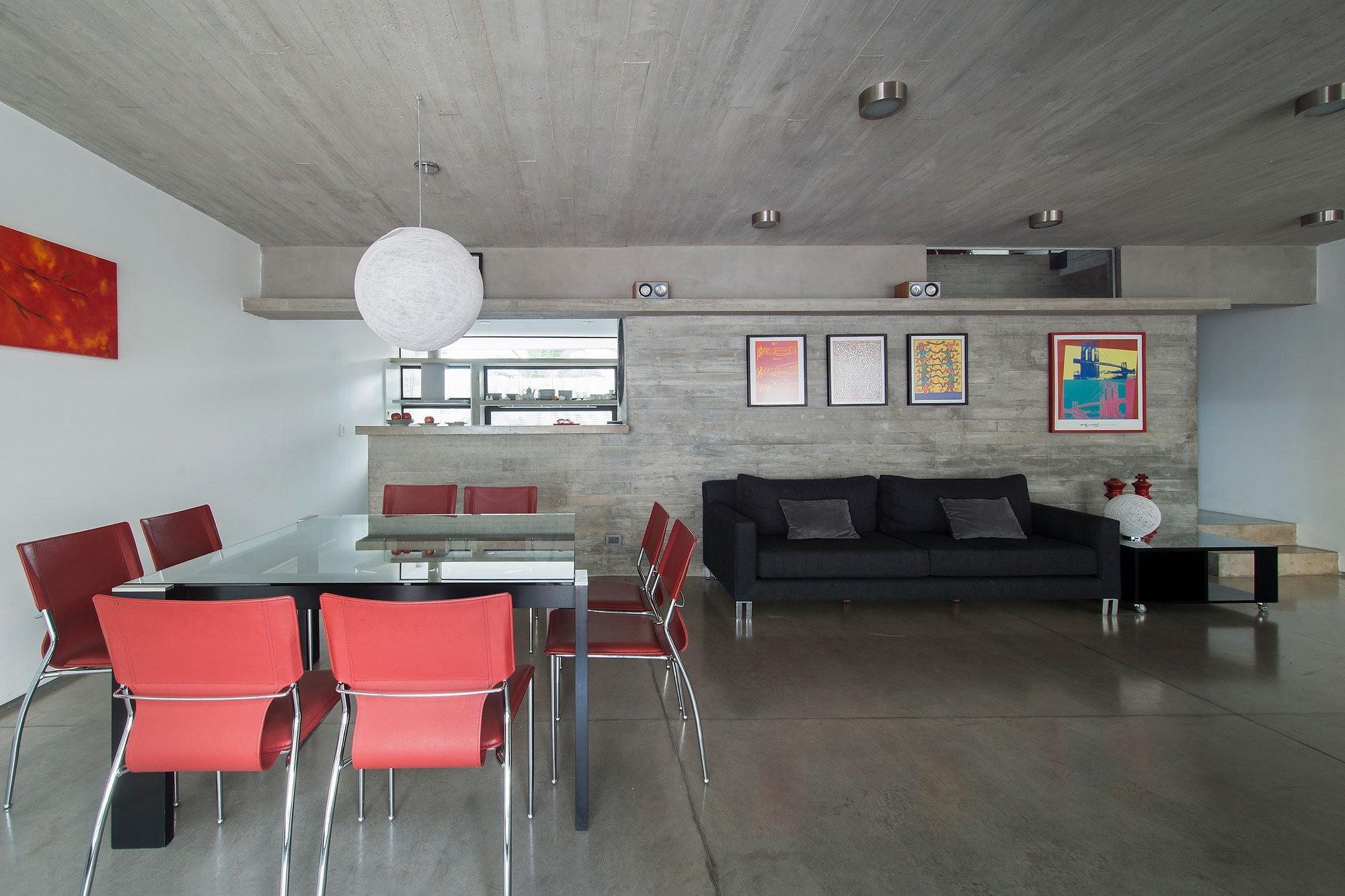 A Stylish Concrete House with a Courtyard and Pool in Buenos Aires by BAK Arquitectos (11)
