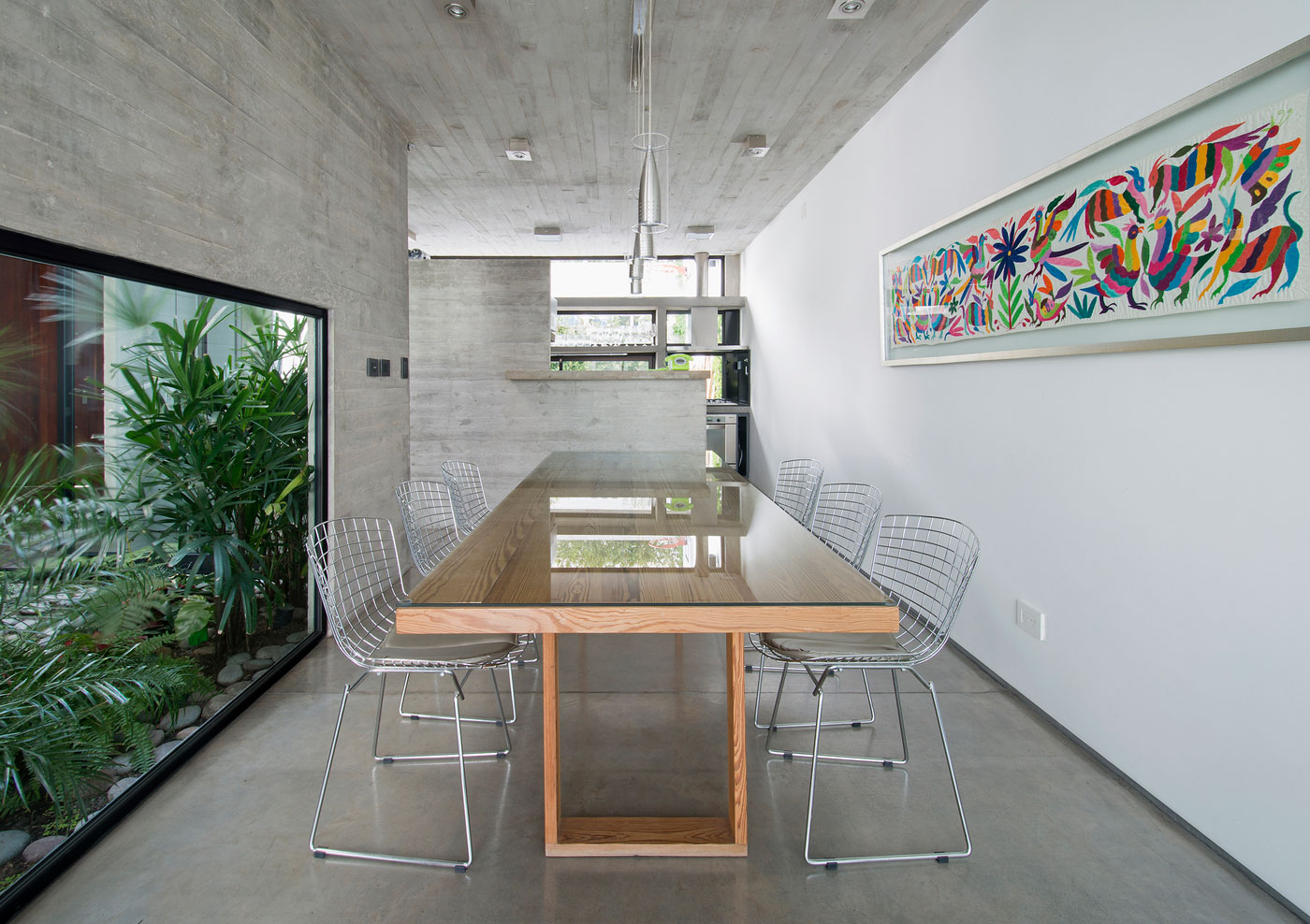 A Stylish Concrete House with a Courtyard and Pool in Buenos Aires by BAK Arquitectos (13)