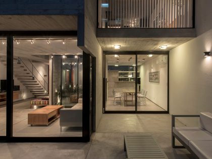 A Stylish Concrete House with a Courtyard and Pool in Buenos Aires by BAK Arquitectos (22)