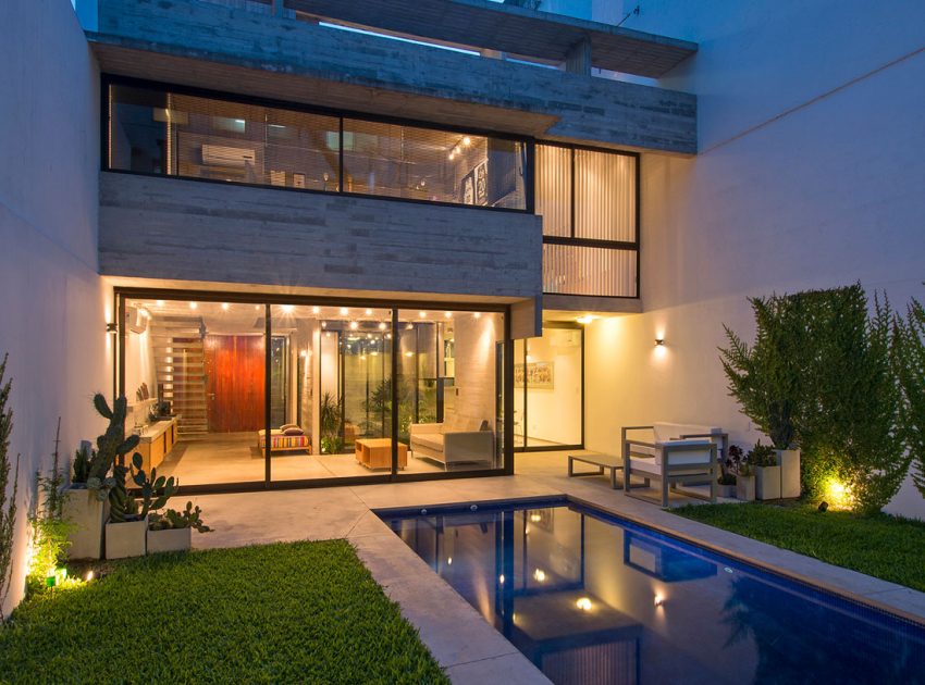 A Stylish Concrete House with a Courtyard and Pool in Buenos Aires by BAK Arquitectos (24)