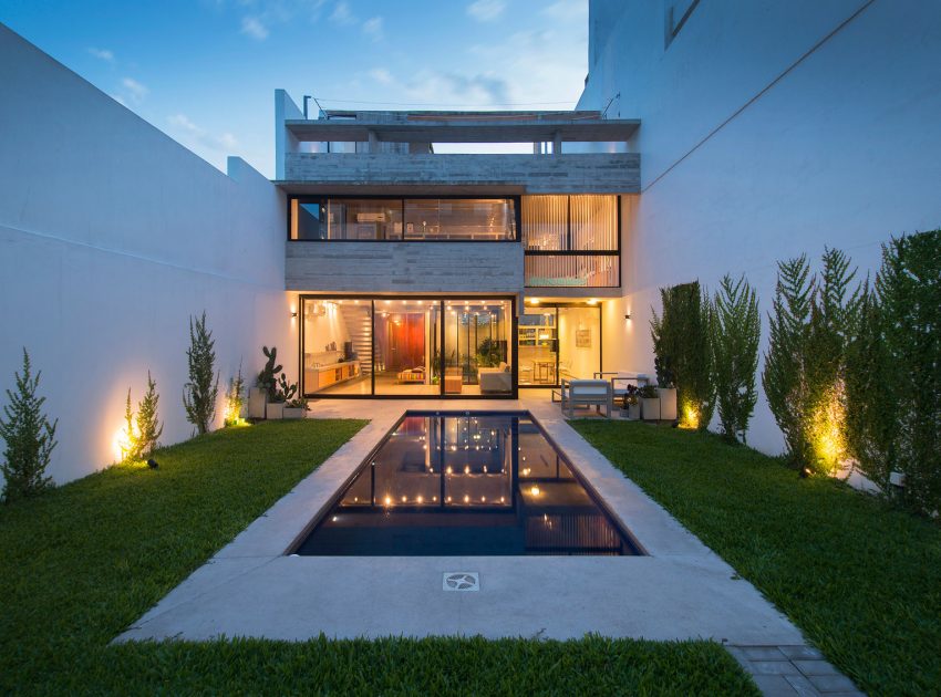 A Stylish Concrete House with a Courtyard and Pool in Buenos Aires by BAK Arquitectos (25)