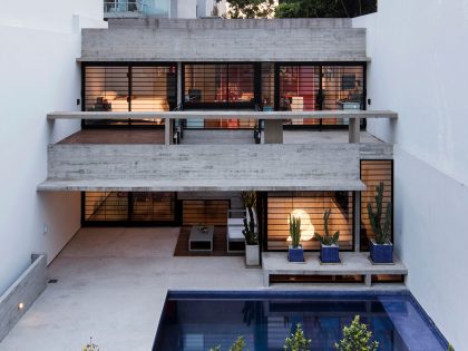 A Stylish Concrete House with a Courtyard and Pool in Buenos Aires by BAK Arquitectos (26)
