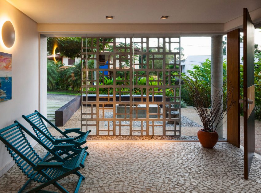 A Stylish Contemporary Beach House with White and Smooth Walls in São Sebastião, Brazil by Campanella Arquitetura (10)