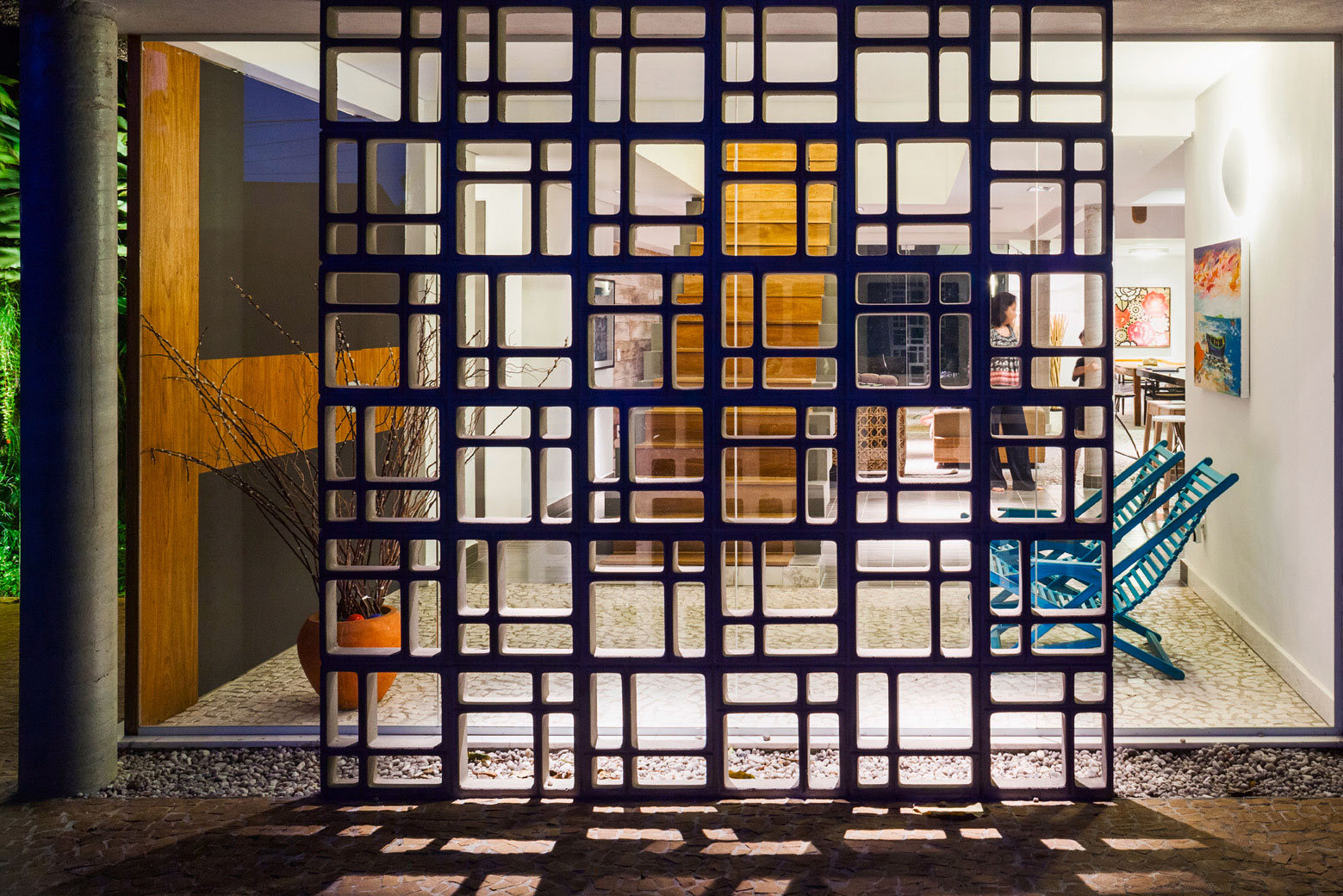 A Stylish Contemporary Beach House with White and Smooth Walls in São Sebastião, Brazil by Campanella Arquitetura (11)