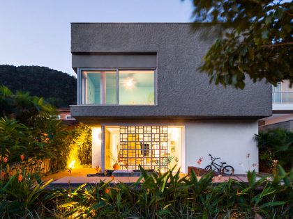 A Stylish Contemporary Beach House with White and Smooth Walls in São Sebastião, Brazil by Campanella Arquitetura (12)