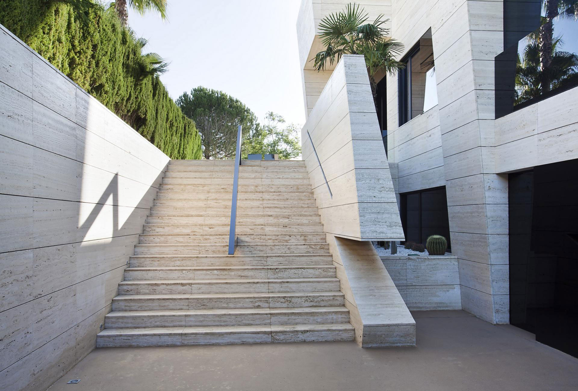 A Stylish Contemporary Concrete House with Black Glass and Marble Facade in Seville by A-cero (11)