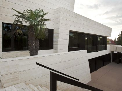 A Stylish Contemporary Concrete House with Black Glass and Marble Facade in Seville by A-cero (12)