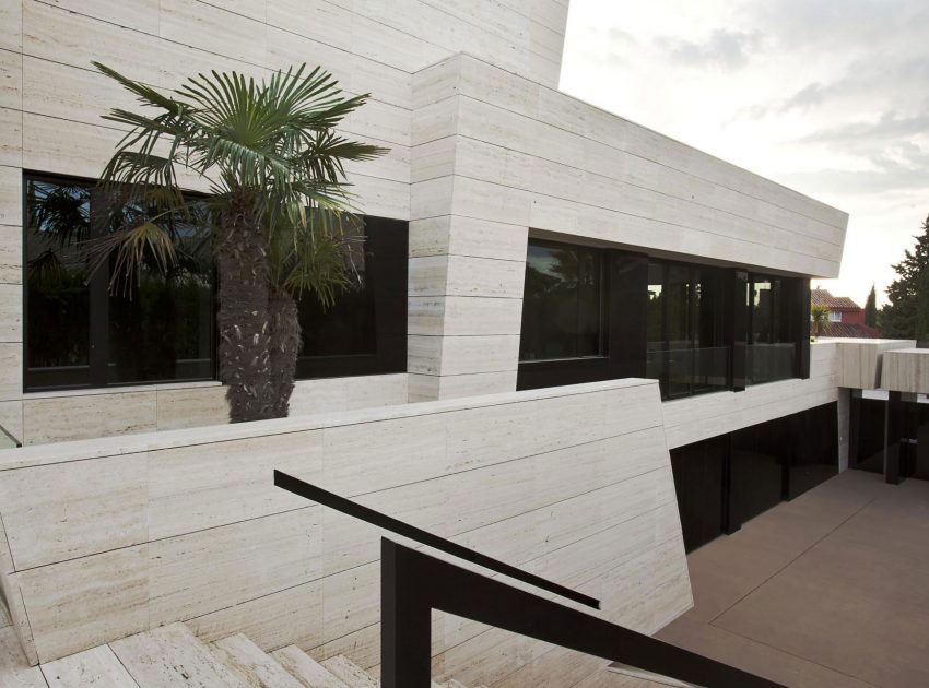 A Stylish Contemporary Concrete House with Black Glass and Marble Facade in Seville by A-cero (12)