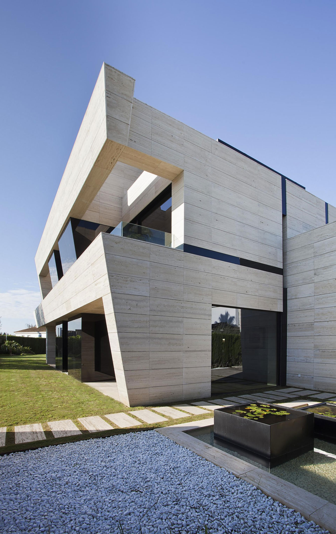 A Stylish Contemporary Concrete House with Black Glass and Marble Facade in Seville by A-cero (14)