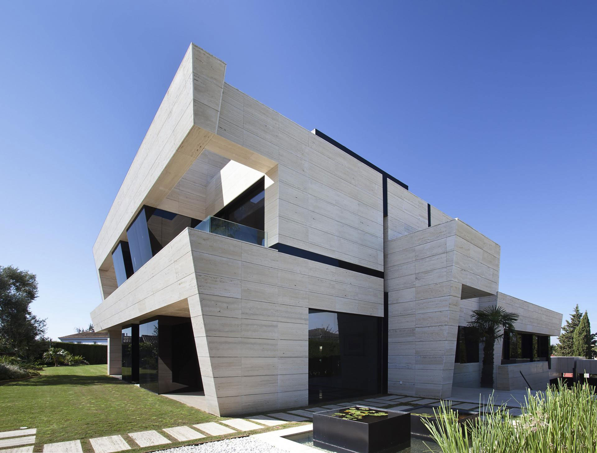 A Stylish Contemporary Concrete House with Black Glass and Marble Facade in Seville by A-cero (15)