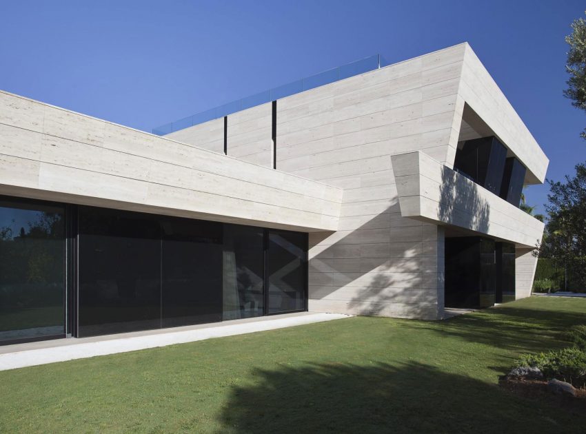 A Stylish Contemporary Concrete House with Black Glass and Marble Facade in Seville by A-cero (18)