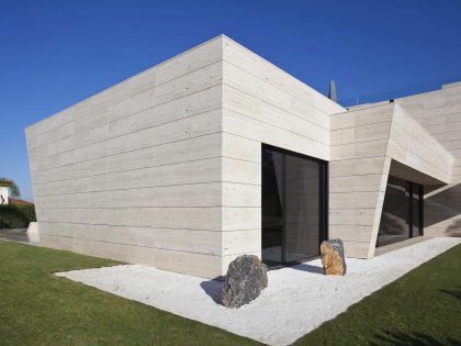 A Stylish Contemporary Concrete House with Black Glass and Marble Facade in Seville by A-cero (19)