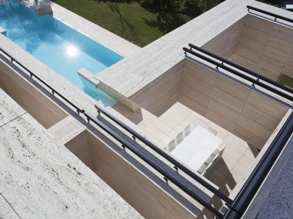 A Stylish Contemporary Concrete House with Black Glass and Marble Facade in Seville by A-cero (21)