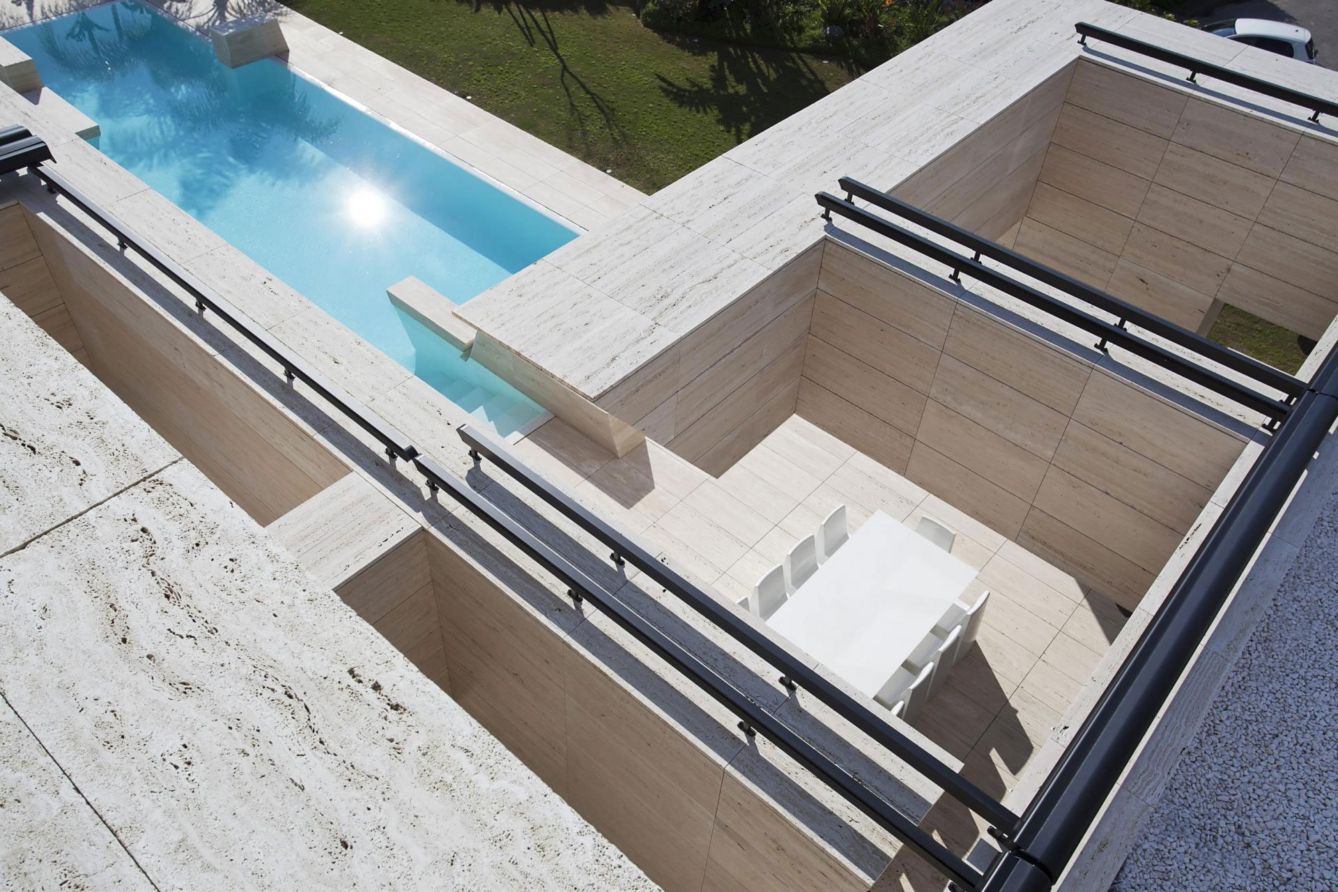 A Stylish Contemporary Concrete House with Black Glass and Marble Facade in Seville by A-cero (21)