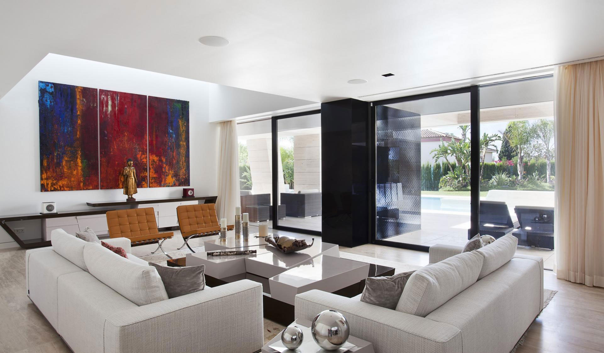 A Stylish Contemporary Concrete House with Black Glass and Marble Facade in Seville by A-cero (33)