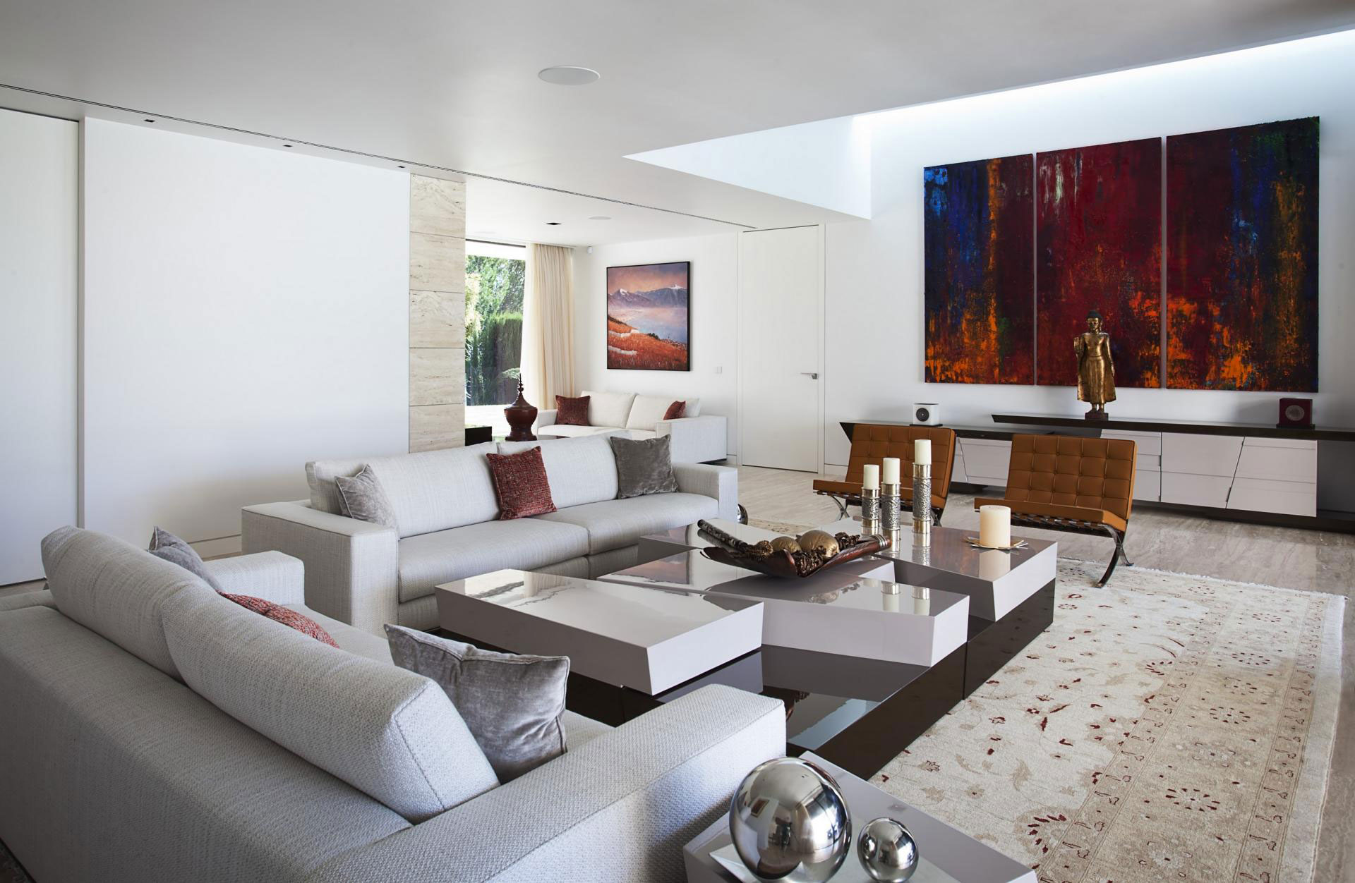 A Stylish Contemporary Concrete House with Black Glass and Marble Facade in Seville by A-cero (34)