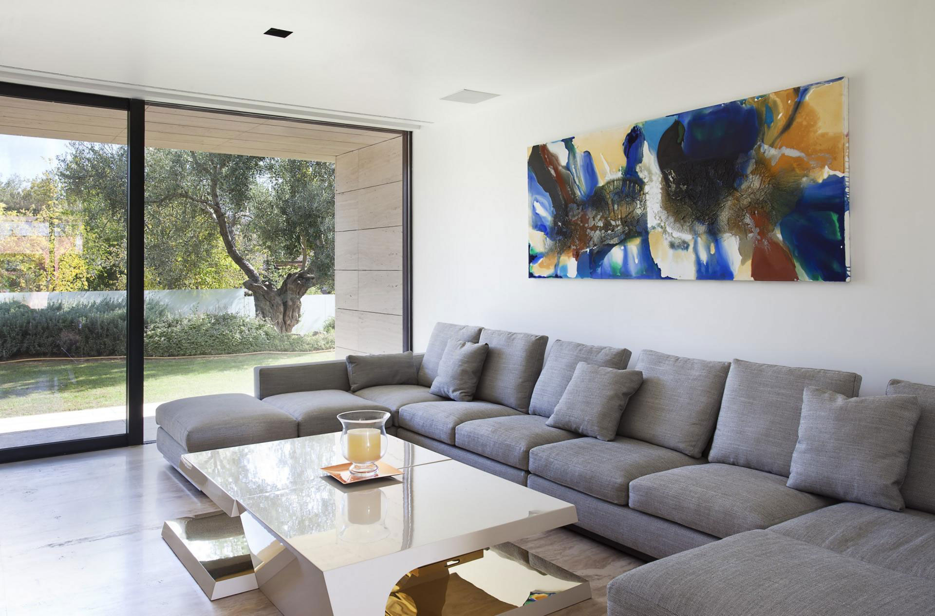 A Stylish Contemporary Concrete House with Black Glass and Marble Facade in Seville by A-cero (36)