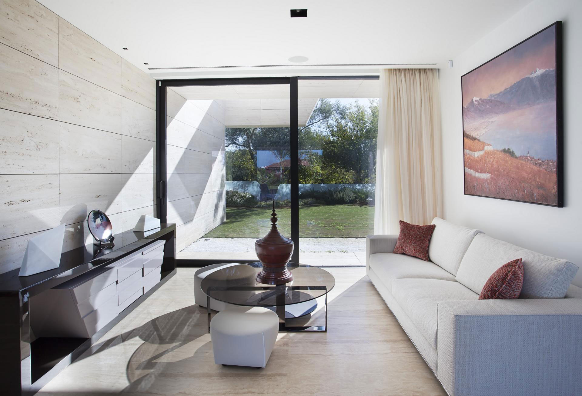 A Stylish Contemporary Concrete House with Black Glass and Marble Facade in Seville by A-cero (38)