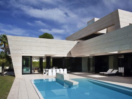 A Stylish Contemporary Concrete House with Black Glass and Marble Facade in Seville by A-cero (4)