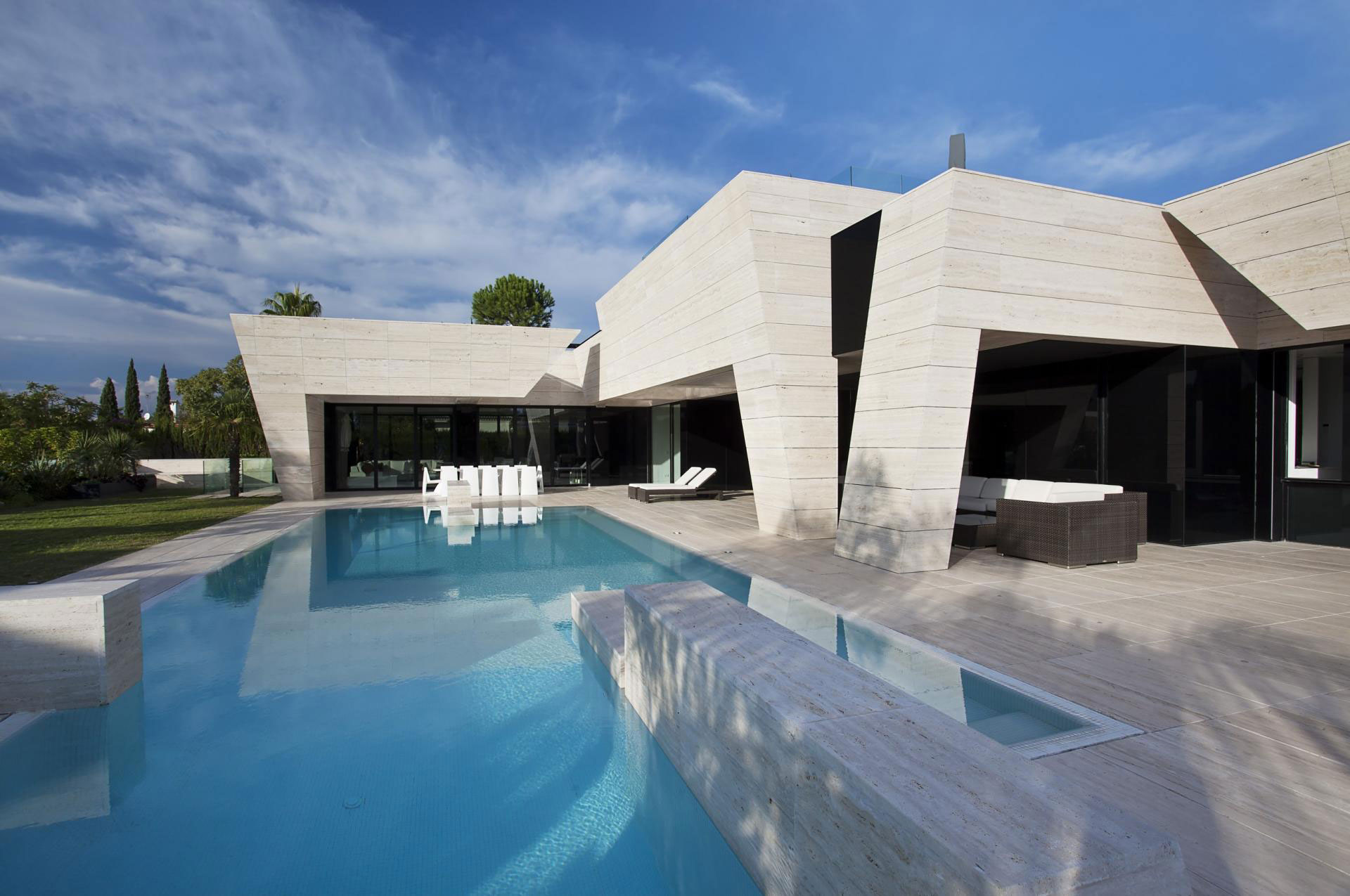 A Stylish Contemporary Concrete House with Black Glass and Marble Facade in Seville by A-cero (5)
