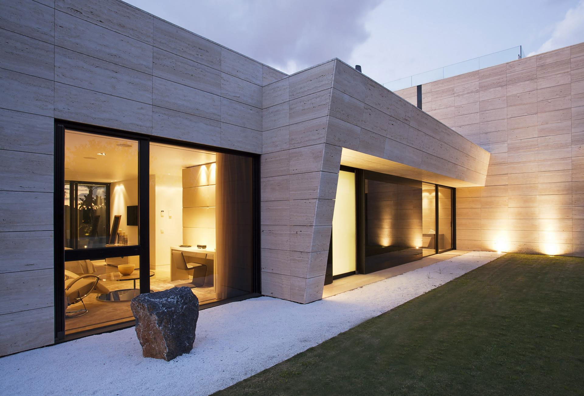 A Stylish Contemporary Concrete House with Black Glass and Marble Facade in Seville by A-cero (54)