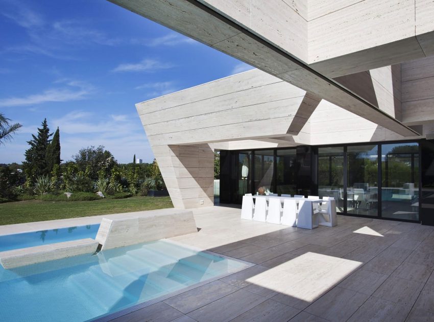 A Stylish Contemporary Concrete House with Black Glass and Marble Facade in Seville by A-cero (6)