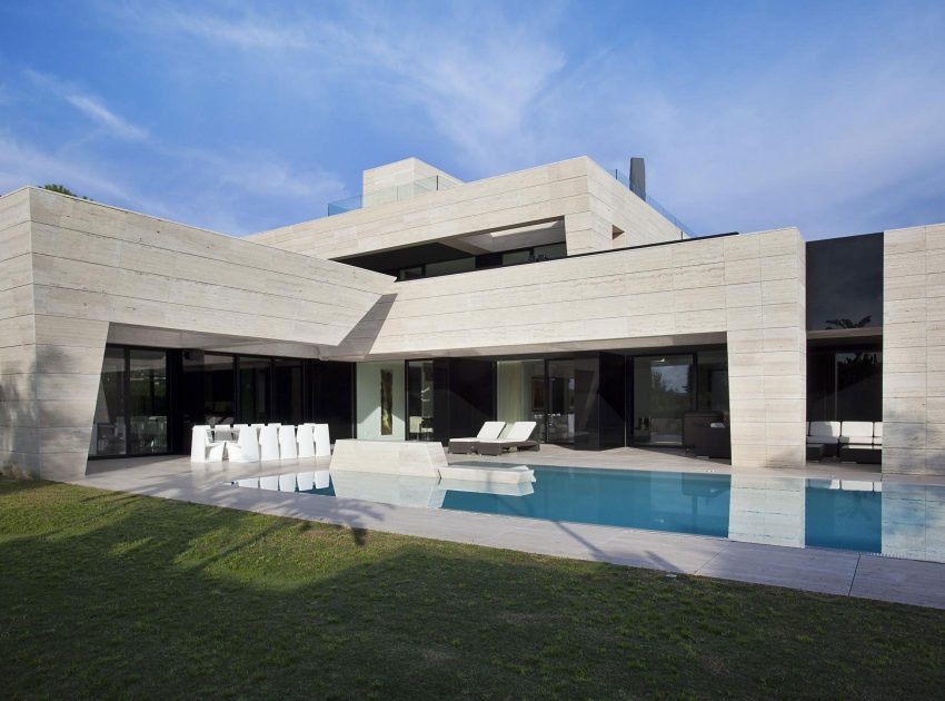 A Stylish Contemporary Concrete House with Black Glass and Marble Facade in Seville by A-cero (7)
