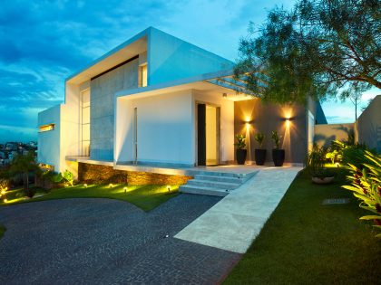 A Stylish Contemporary Hillside Home with Beautiful Landscape and Amazing View in Alphaville Araguaia by Dayala + Rafael Estúdio de Arquitetura (10)