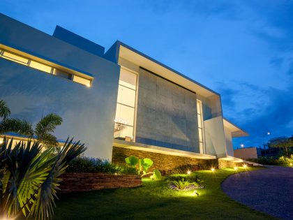 A Stylish Contemporary Hillside Home with Beautiful Landscape and Amazing View in Alphaville Araguaia by Dayala + Rafael Estúdio de Arquitetura (11)