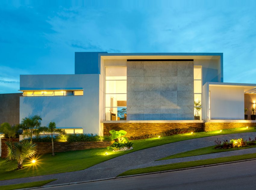 A Stylish Contemporary Hillside Home with Beautiful Landscape and Amazing View in Alphaville Araguaia by Dayala + Rafael Estúdio de Arquitetura (12)