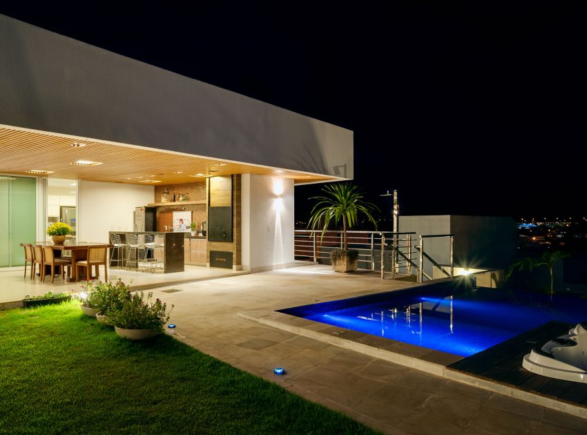 A Stylish Contemporary Hillside Home with Beautiful Landscape and Amazing View in Alphaville Araguaia by Dayala + Rafael Estúdio de Arquitetura (13)