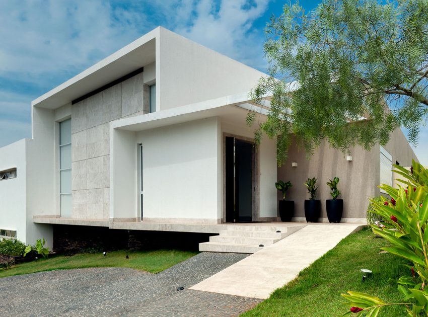 A Stylish Contemporary Hillside Home with Beautiful Landscape and Amazing View in Alphaville Araguaia by Dayala + Rafael Estúdio de Arquitetura (4)
