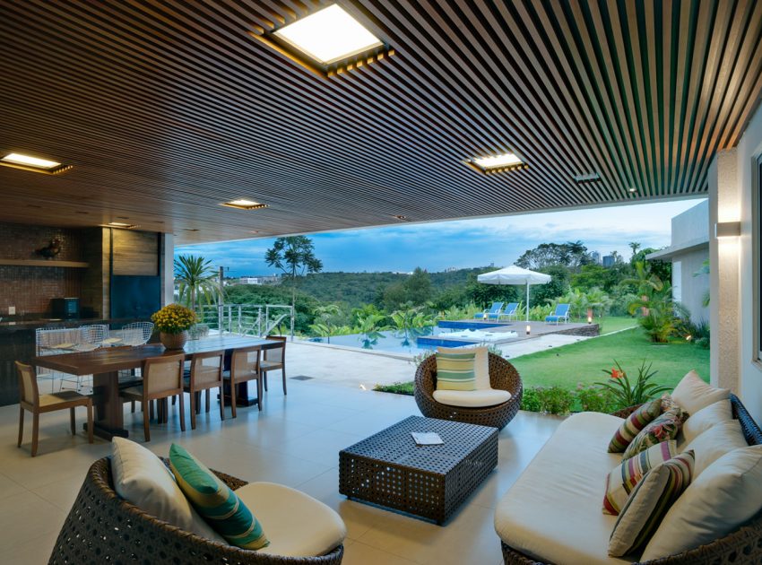 A Stylish Contemporary Hillside Home with Beautiful Landscape and Amazing View in Alphaville Araguaia by Dayala + Rafael Estúdio de Arquitetura (7)
