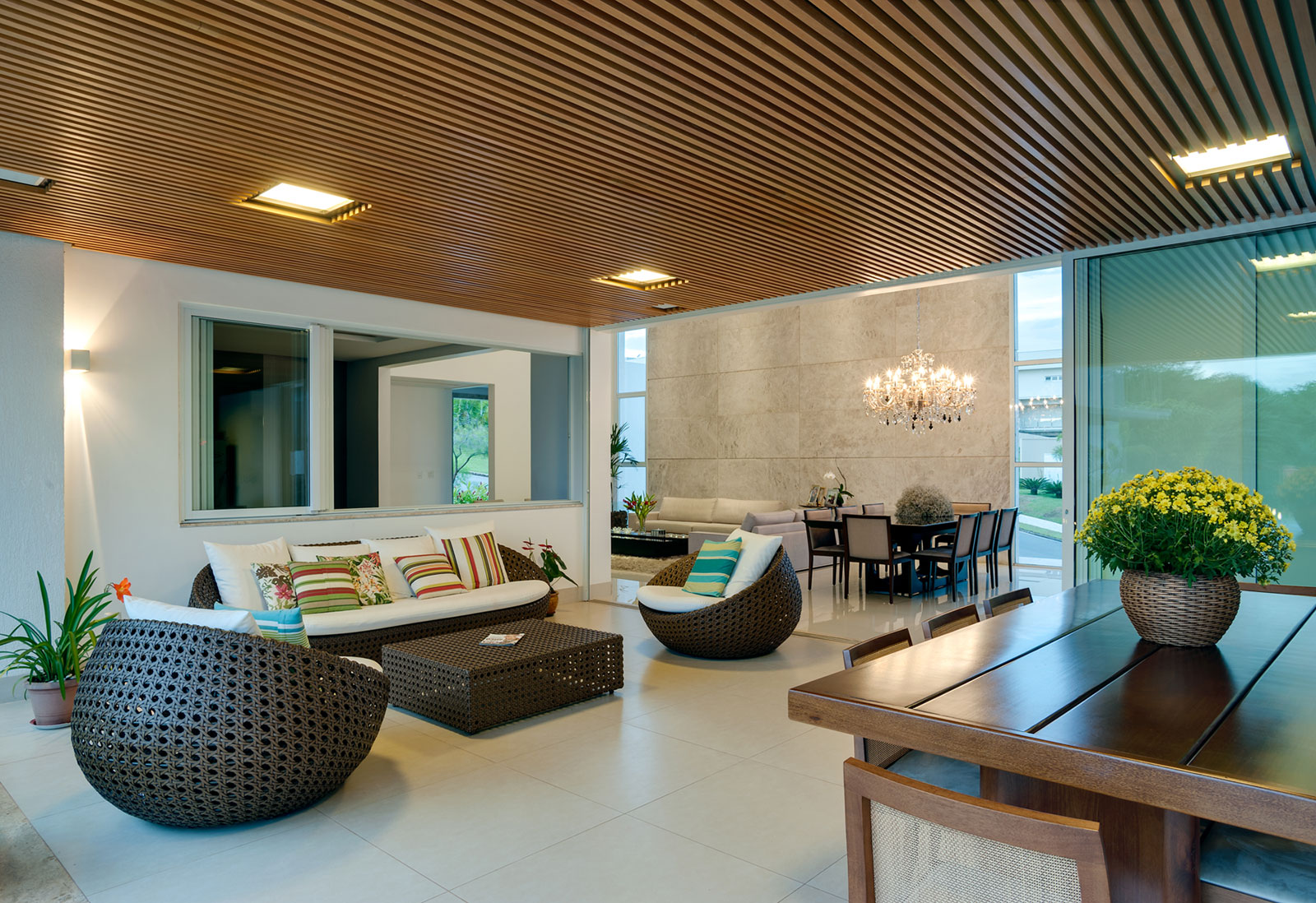 A Stylish Contemporary Hillside Home with Beautiful Landscape and Amazing View in Alphaville Araguaia by Dayala + Rafael Estúdio de Arquitetura (8)