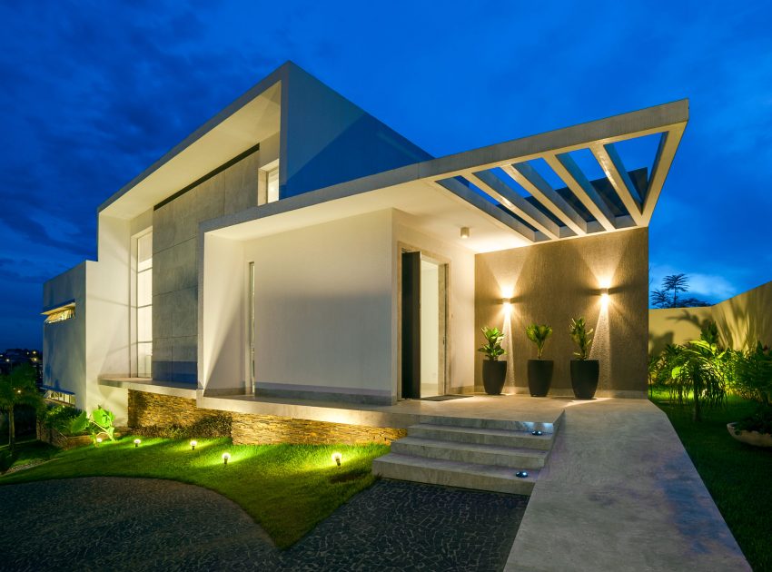 A Stylish Contemporary Hillside Home with Beautiful Landscape and Amazing View in Alphaville Araguaia by Dayala + Rafael Estúdio de Arquitetura (9)