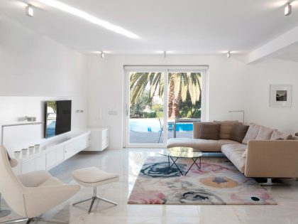 A Stylish Contemporary Home with Captivating Interiors in Algarve, Portugal