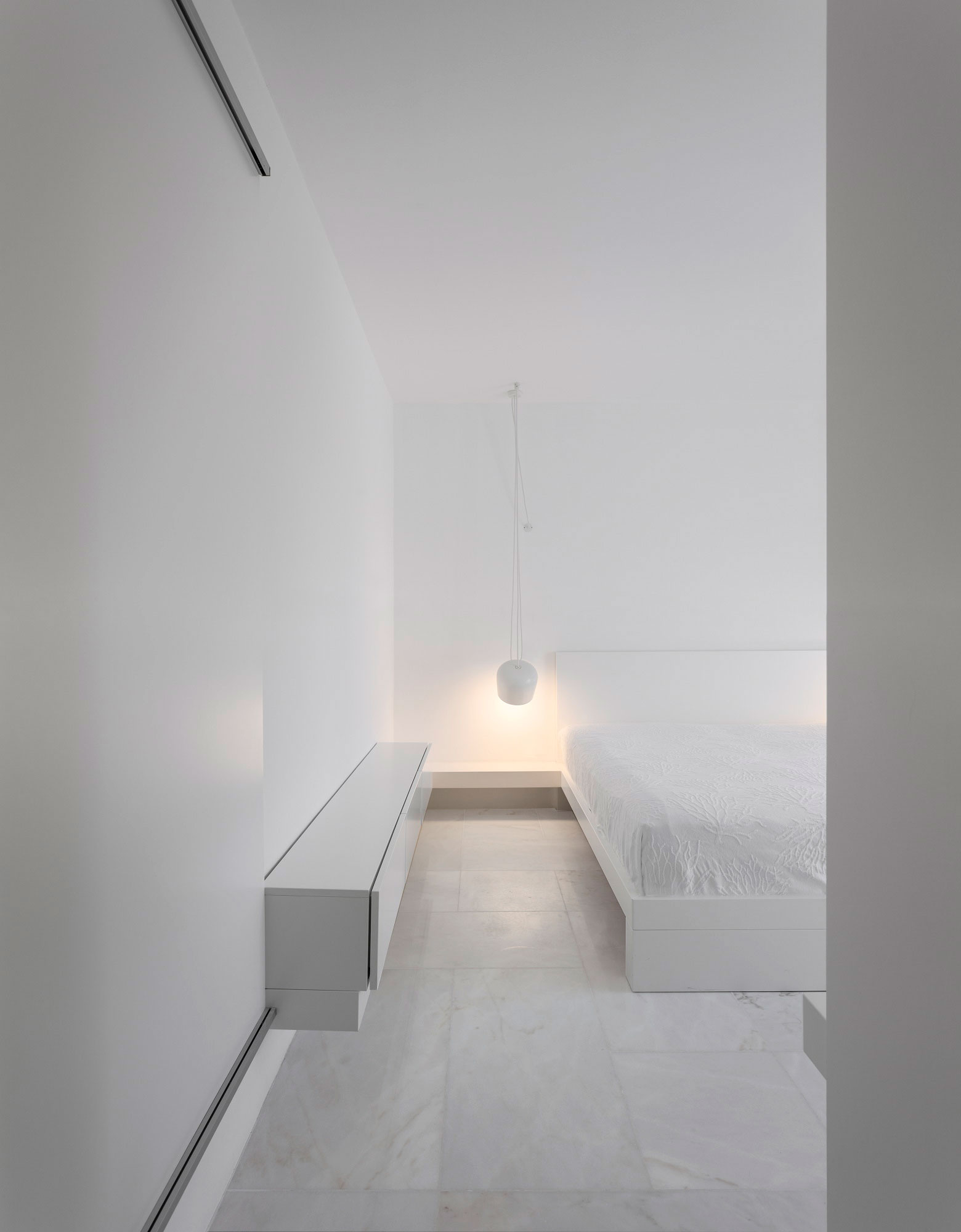 A Stylish Contemporary Home with Captivating Interiors in Algarve, Portugal by Marlene Uldschmidt Architects (12)
